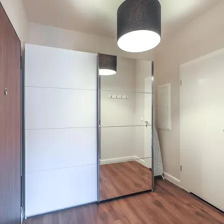 Z Balkonem Blisko Starego Miasta Апартаменты