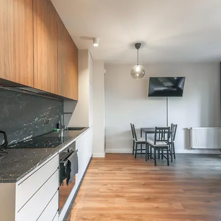 Z Balkonem Blisko Starego Miasta Апартаменты *